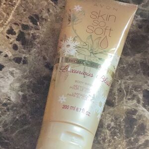 🛍️Avon Skin So Soft Body Wash🛍️
